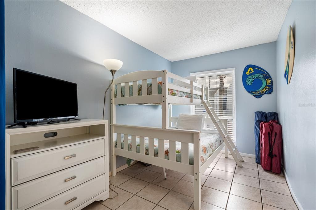 230 MEDALLION BOULEVARD E photo 17