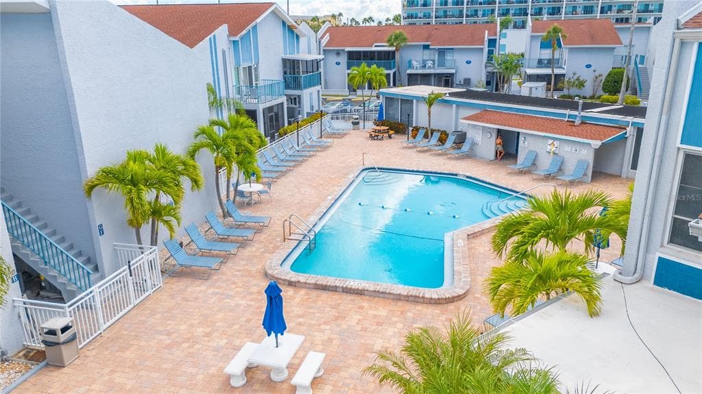 230 MEDALLION BOULEVARD E photo 24
