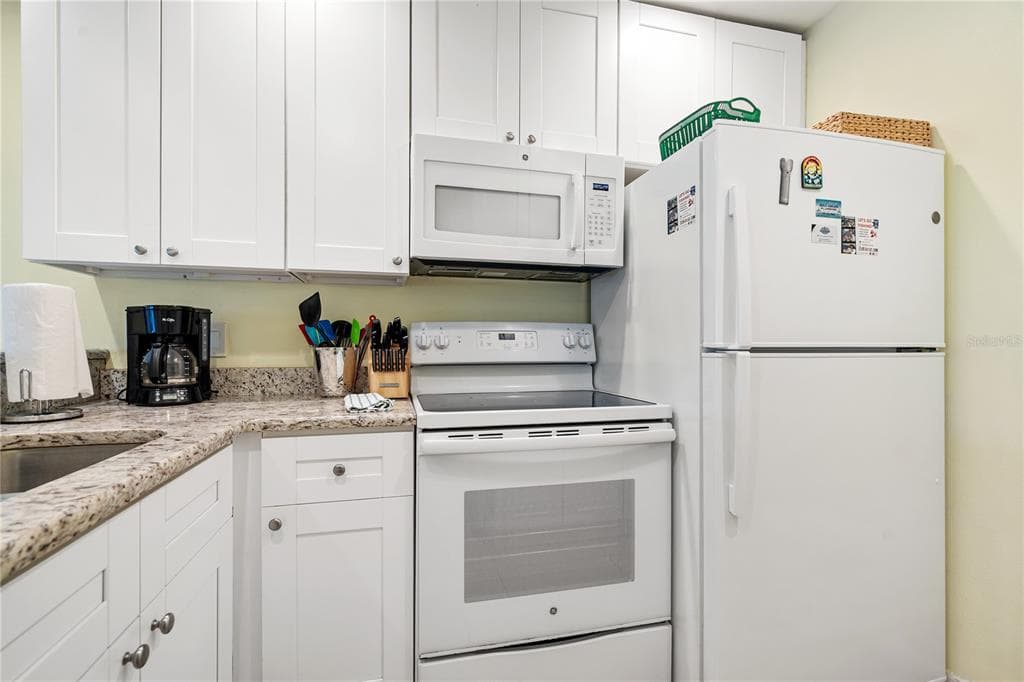230 MEDALLION BOULEVARD E photo 11