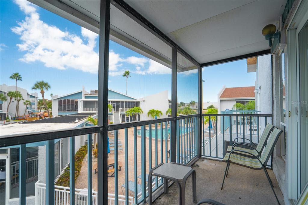 230 MEDALLION BOULEVARD E photo 21