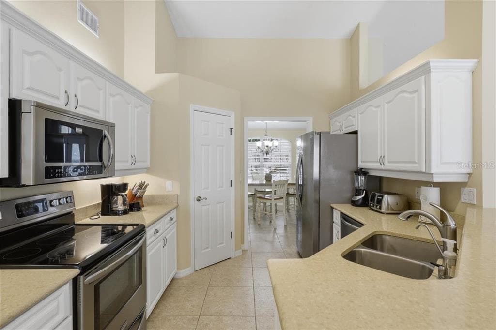 36 CLOVERDALE COURT N photo 6