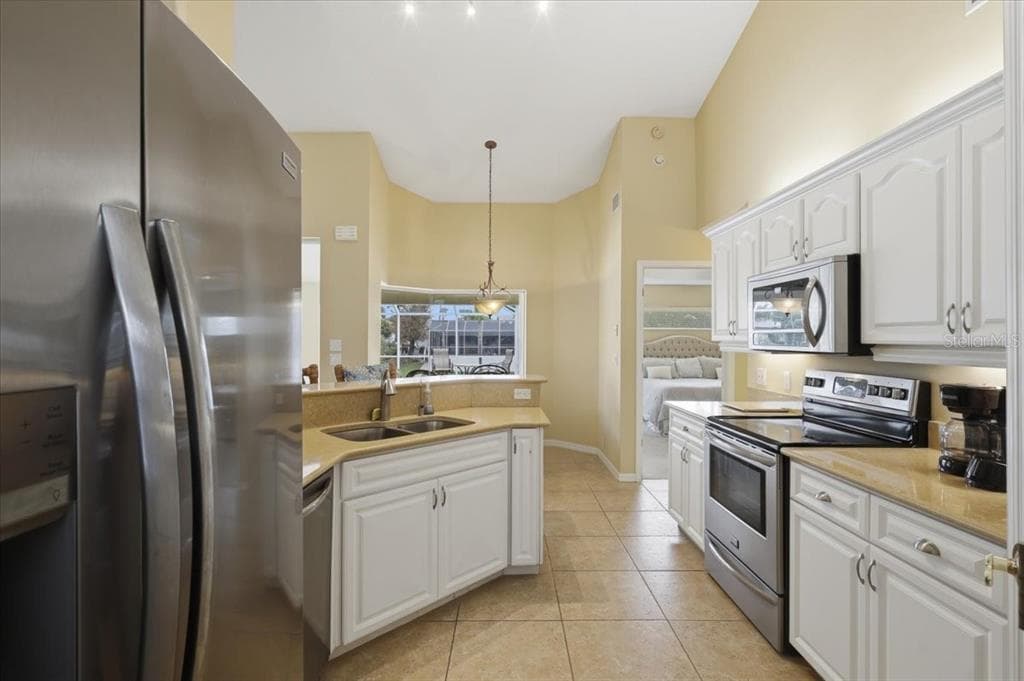 36 CLOVERDALE COURT N photo 7