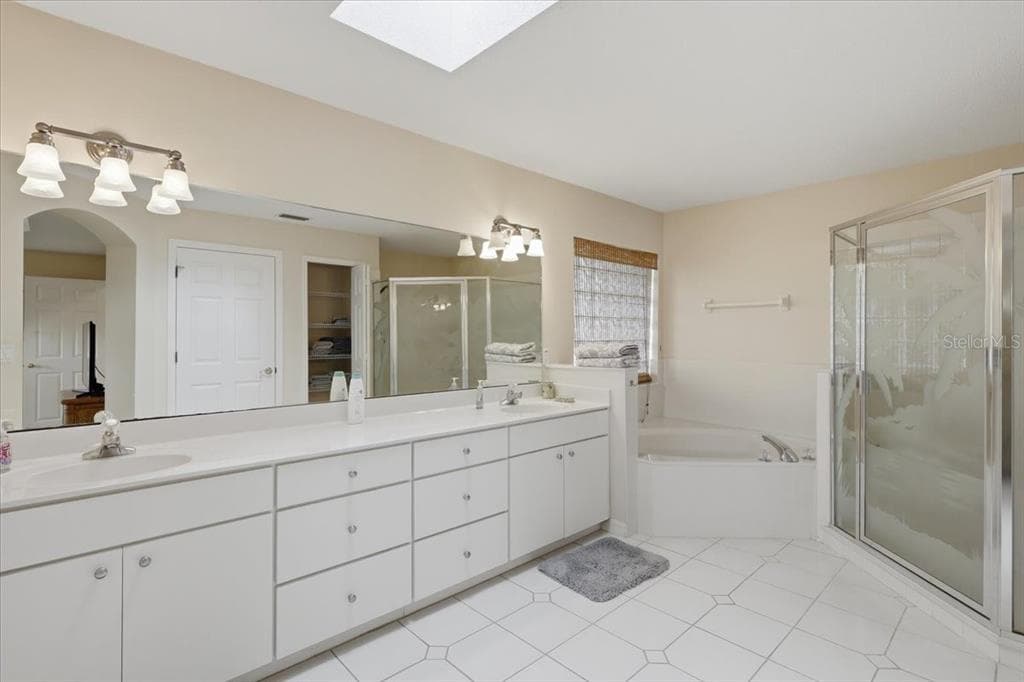 36 CLOVERDALE COURT N photo 25