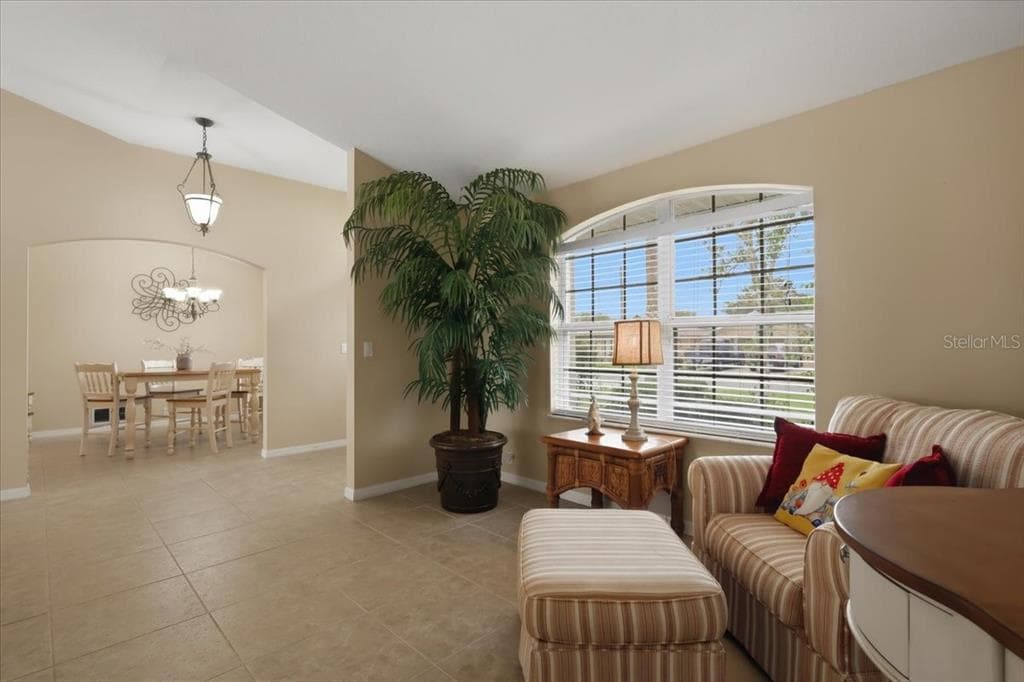 36 CLOVERDALE COURT N photo 21