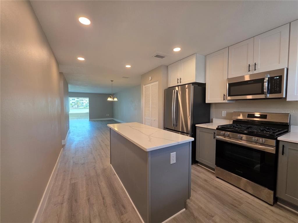 6025 SHORE BOULEVARD S 105 photo 4