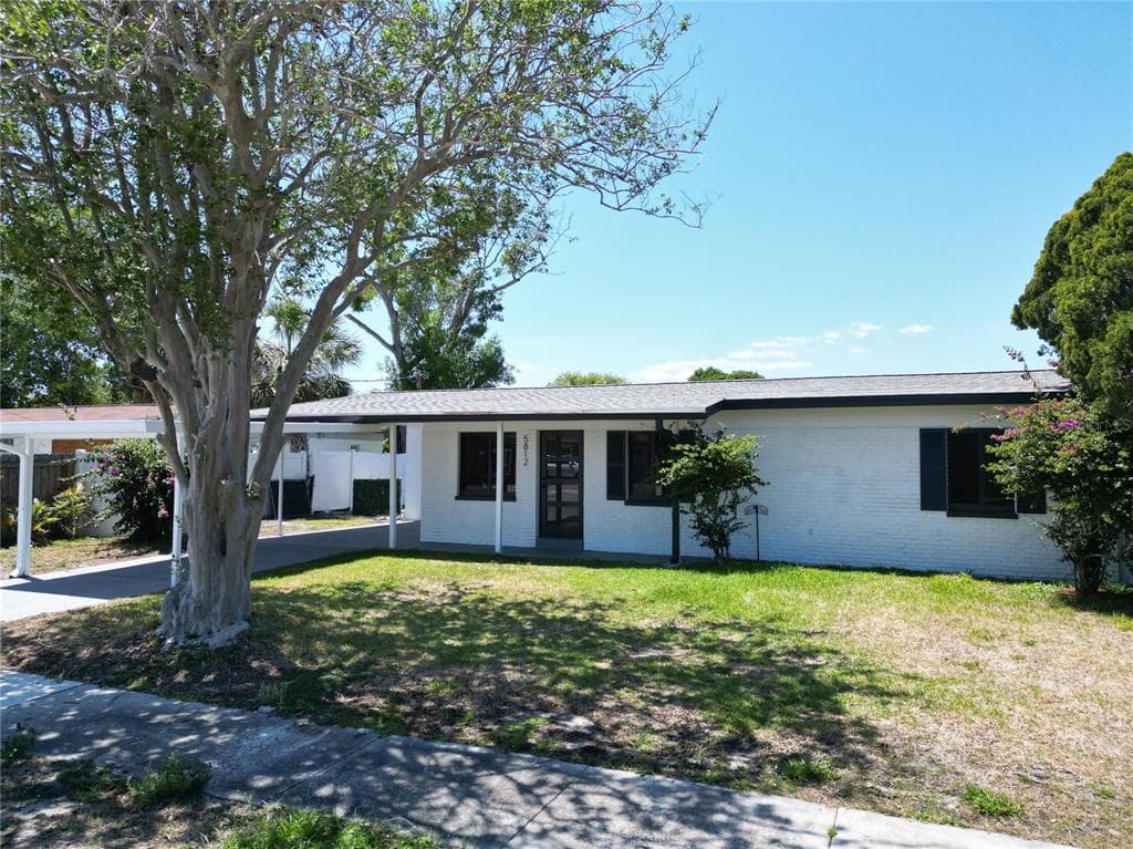 5812 LIVERPOOL DRIVE photo 3