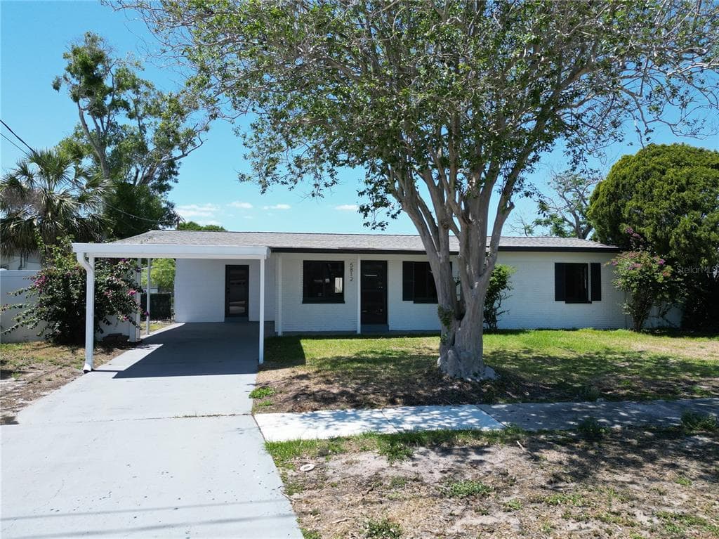 5812 LIVERPOOL DRIVE photo 4