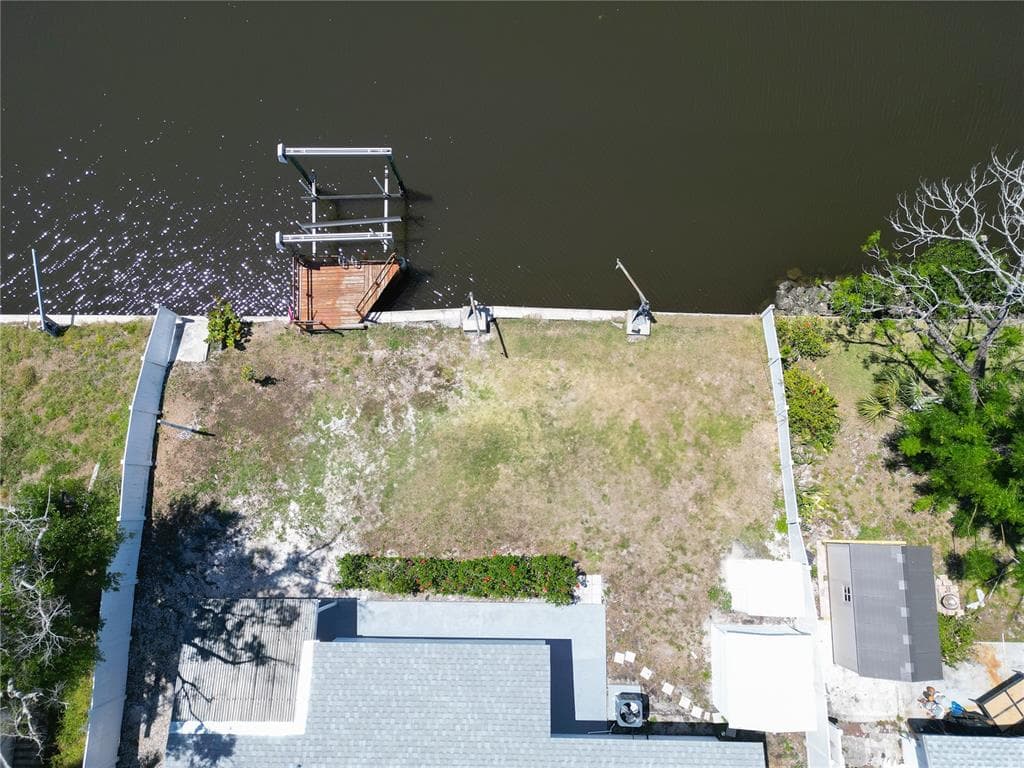 5812 LIVERPOOL DRIVE photo 25
