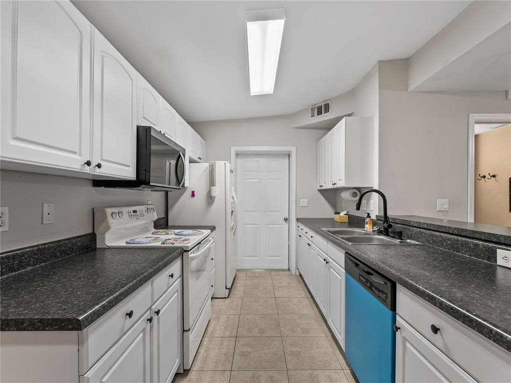 3181 NORMANDY DRIVE photo 12