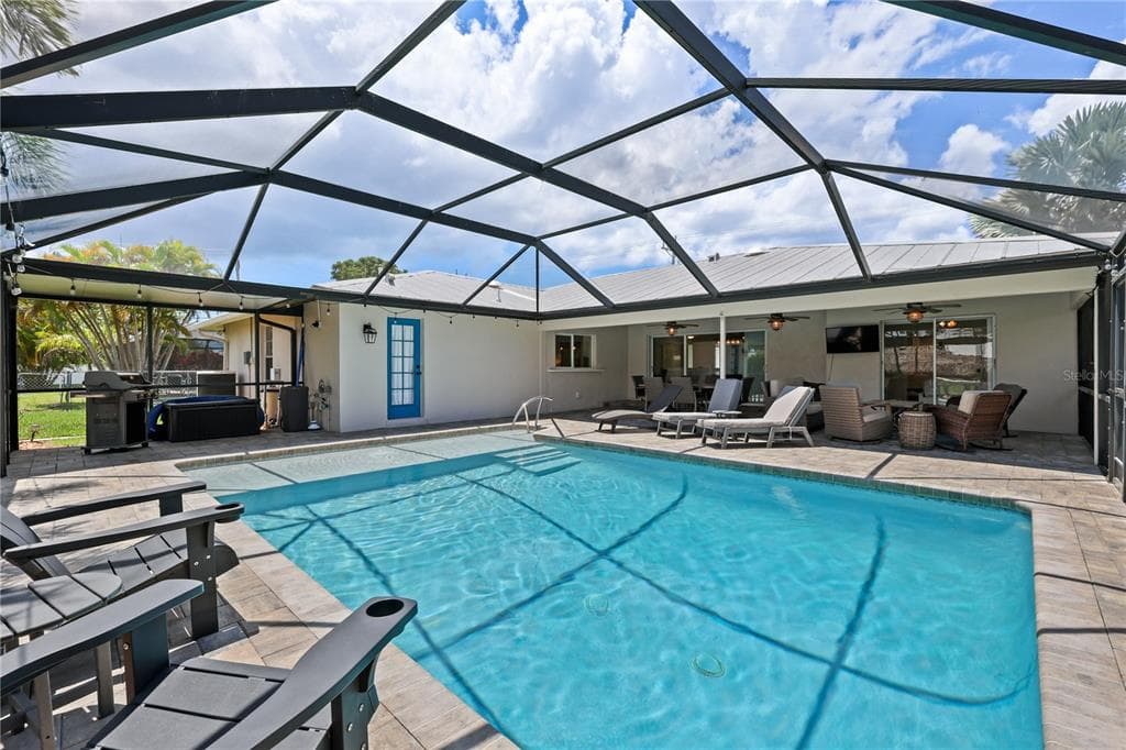 5215 PELICAN BOULEVARD 2