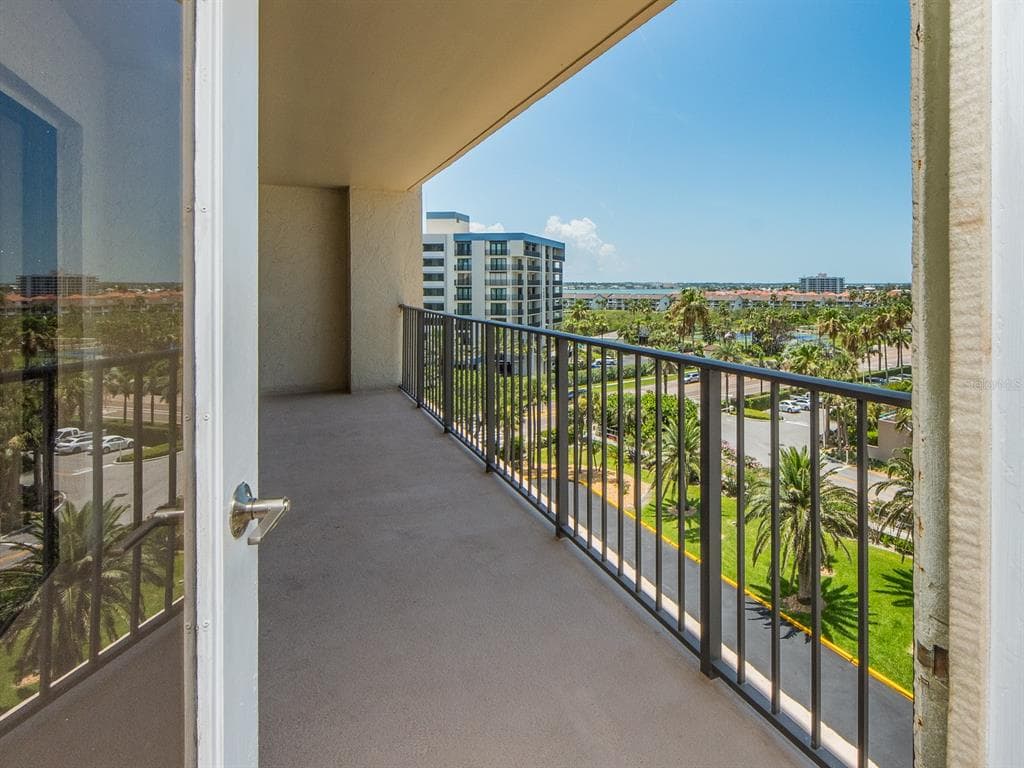 1480 GULF BOULEVARD 612 photo 9