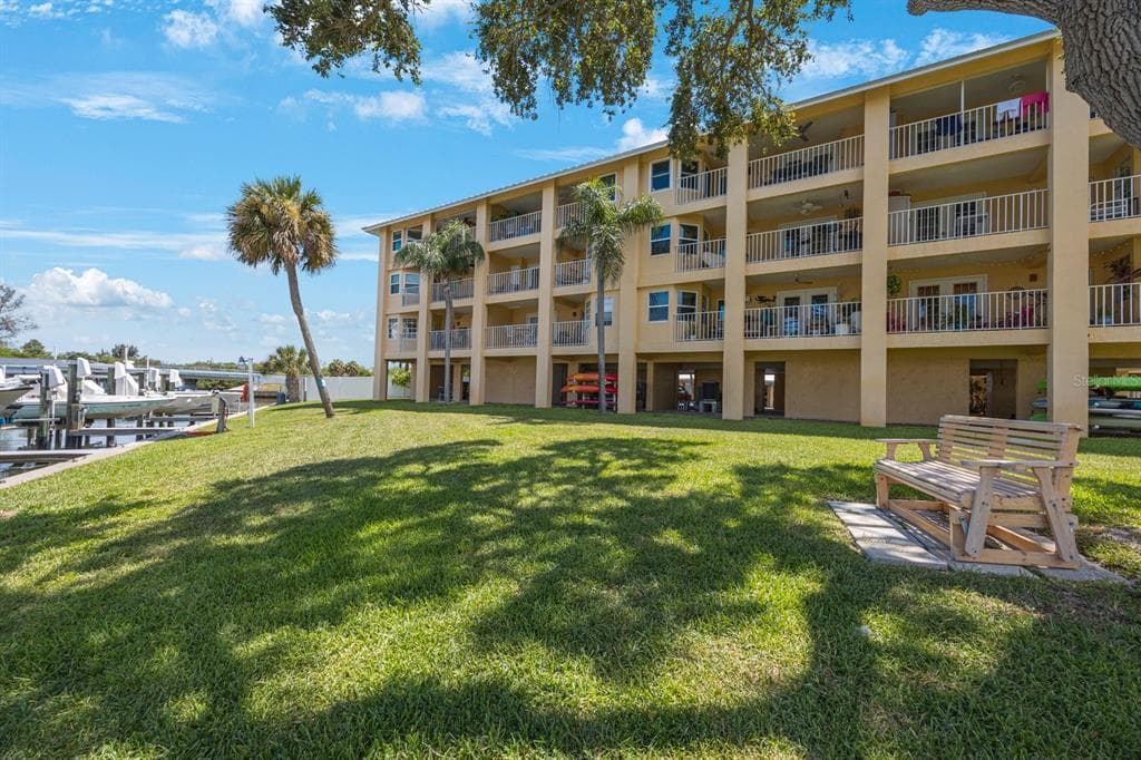 1125 PINELLAS BAYWAY S #305 3