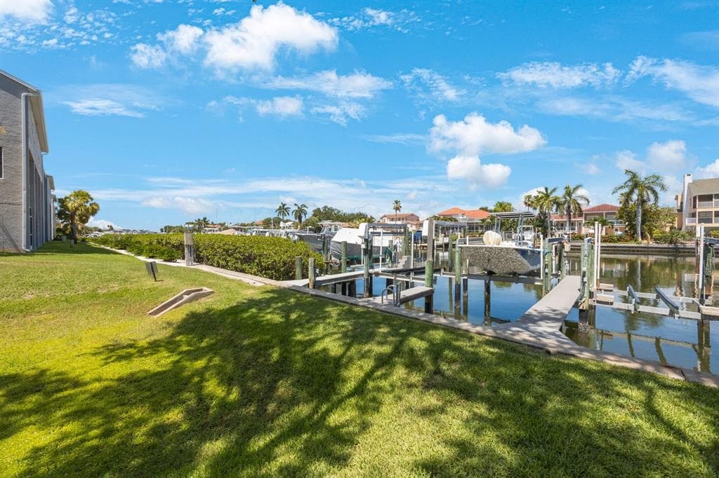 1125 PINELLAS BAYWAY S #305 1