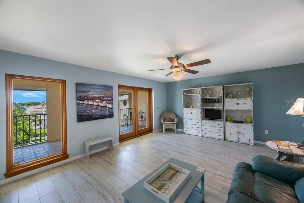 1125 PINELLAS BAYWAY S #305 5