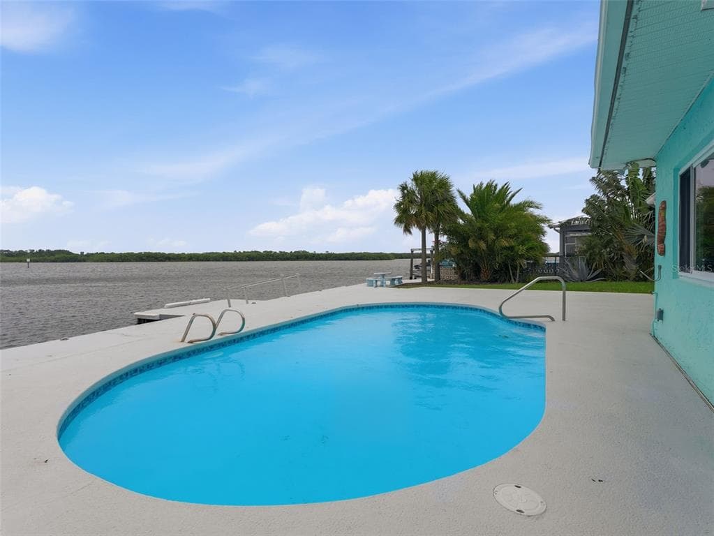4956 GALLEON COURT 4