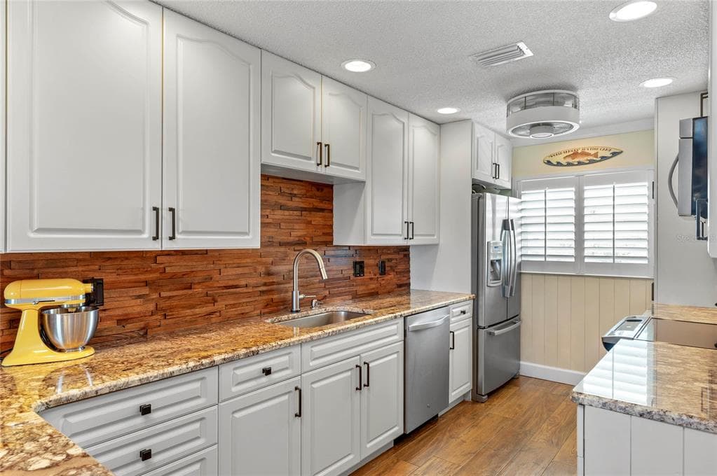 315 N CAUSEWAY C-402 photo 23