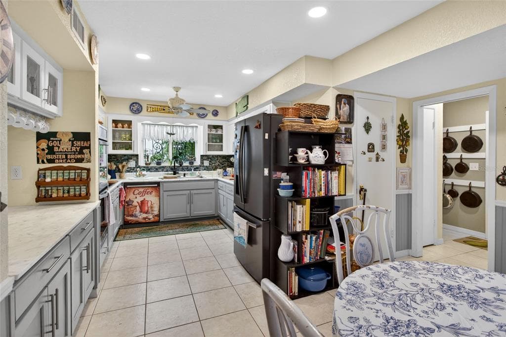 1411 JACOBSON CIRCLE photo 24