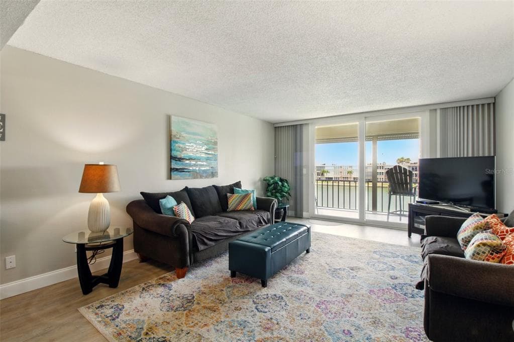 7625 SUN ISLAND DRIVE S 304 photo 13
