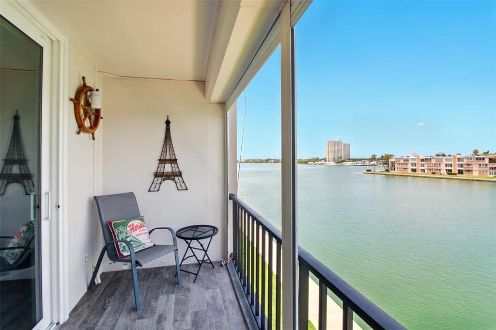 7625 SUN ISLAND DRIVE S #304 1