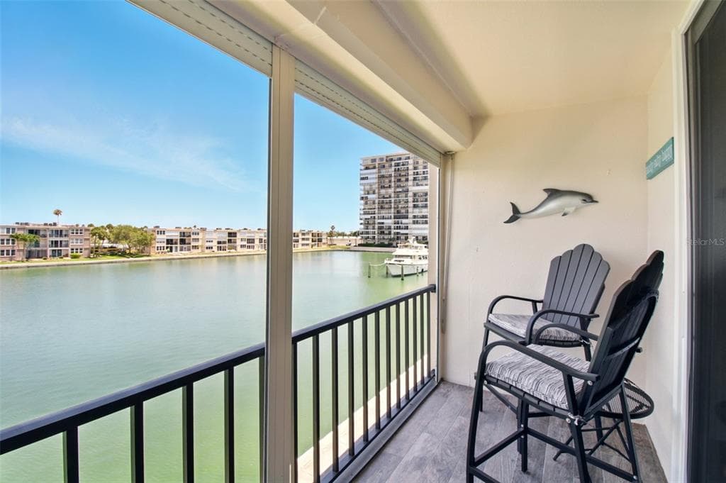 7625 SUN ISLAND DRIVE S #304 5