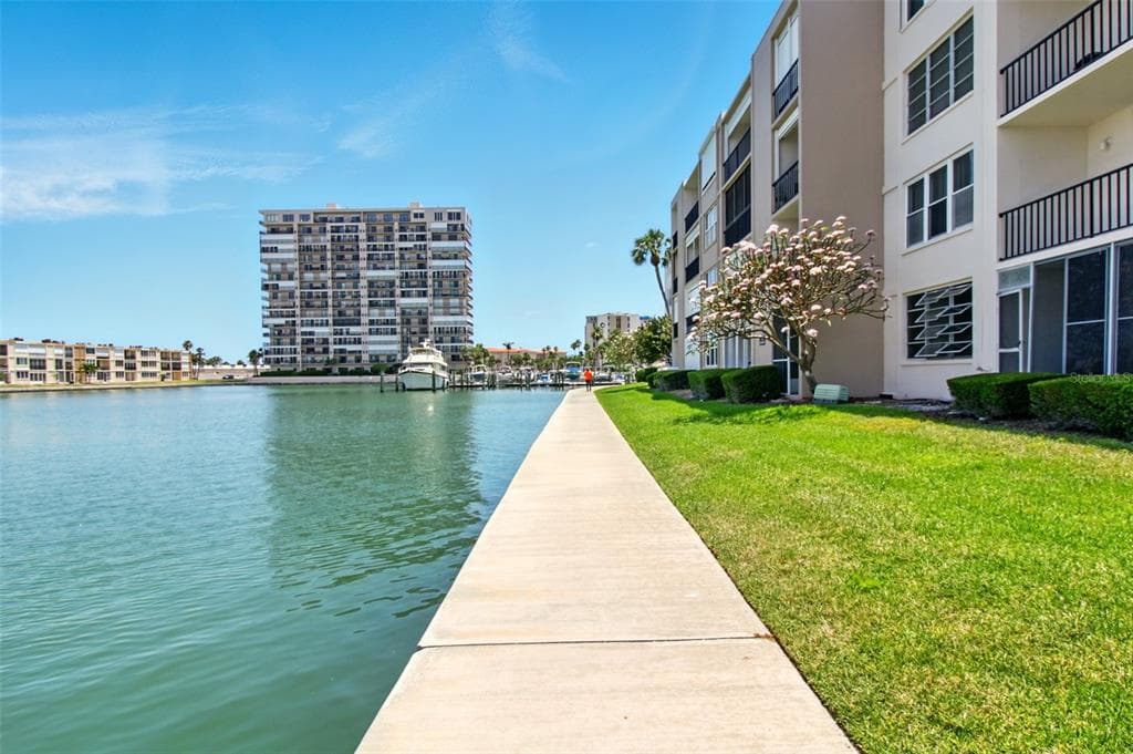 7625 SUN ISLAND DRIVE S 304 photo 21