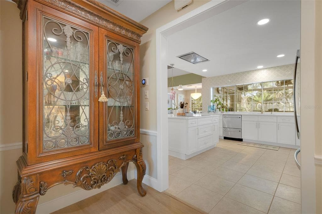 5679 COUNTRY LAKES DRIVE 7 photo 13