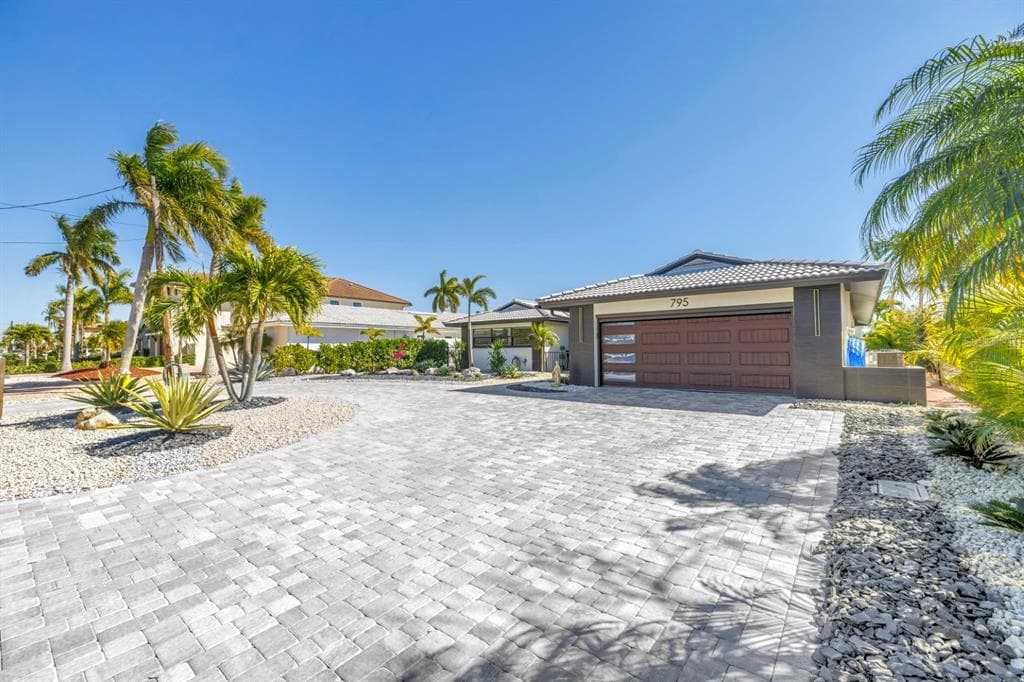795 CAPRI BOULEVARD 3