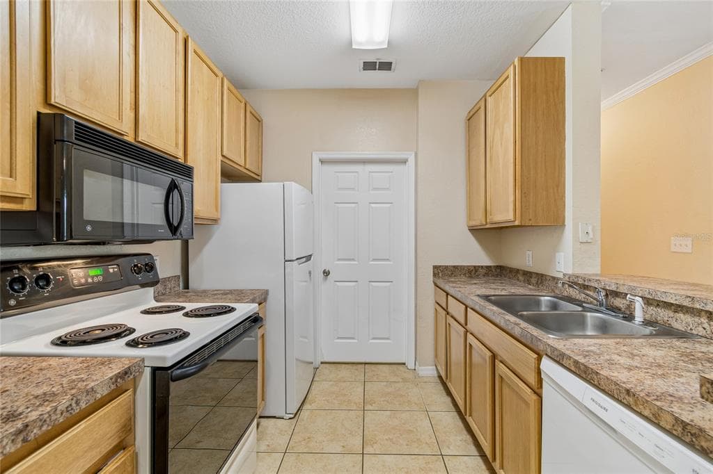 10203 COURTNEY PALMS BOULEVARD 103 photo 16