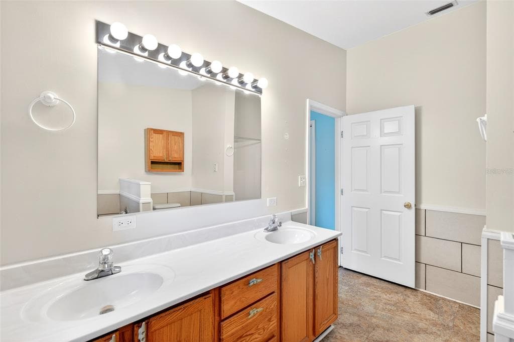 125 ANN STREET photo 16
