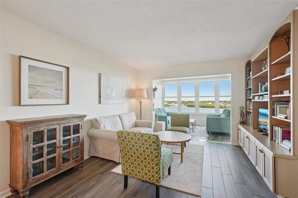 1847 SHORE DRIVE S 711 photo 14