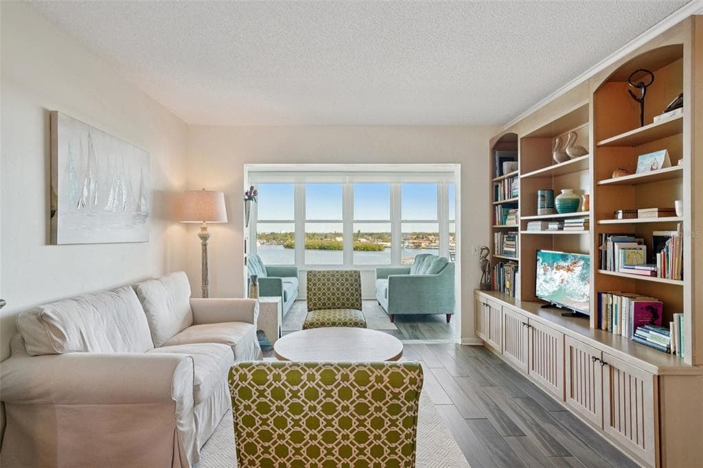 1847 SHORE DRIVE S 711 photo 15