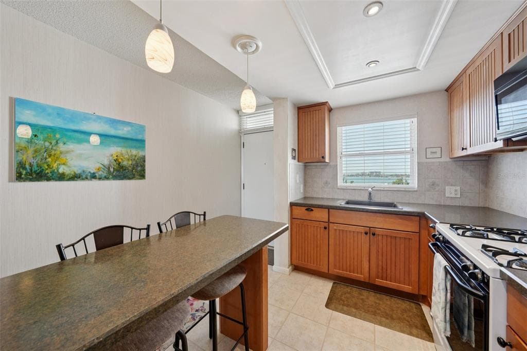 1847 SHORE DRIVE S 711 photo 11