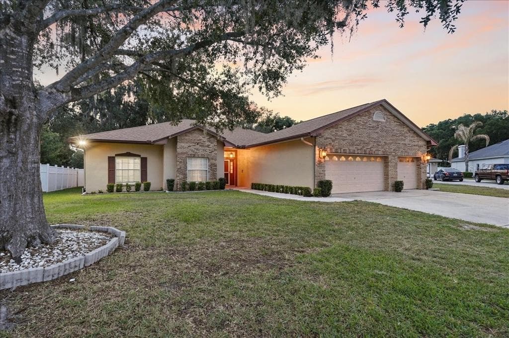 448 LAKE HARRIS DRIVE 1
