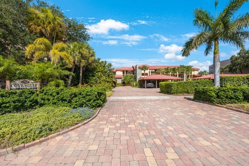 1060 PINELLAS BAYWAY S 103 photo 3