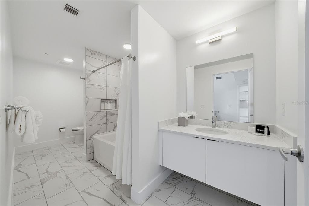 411 E SHORE DRIVE 514 photo 7