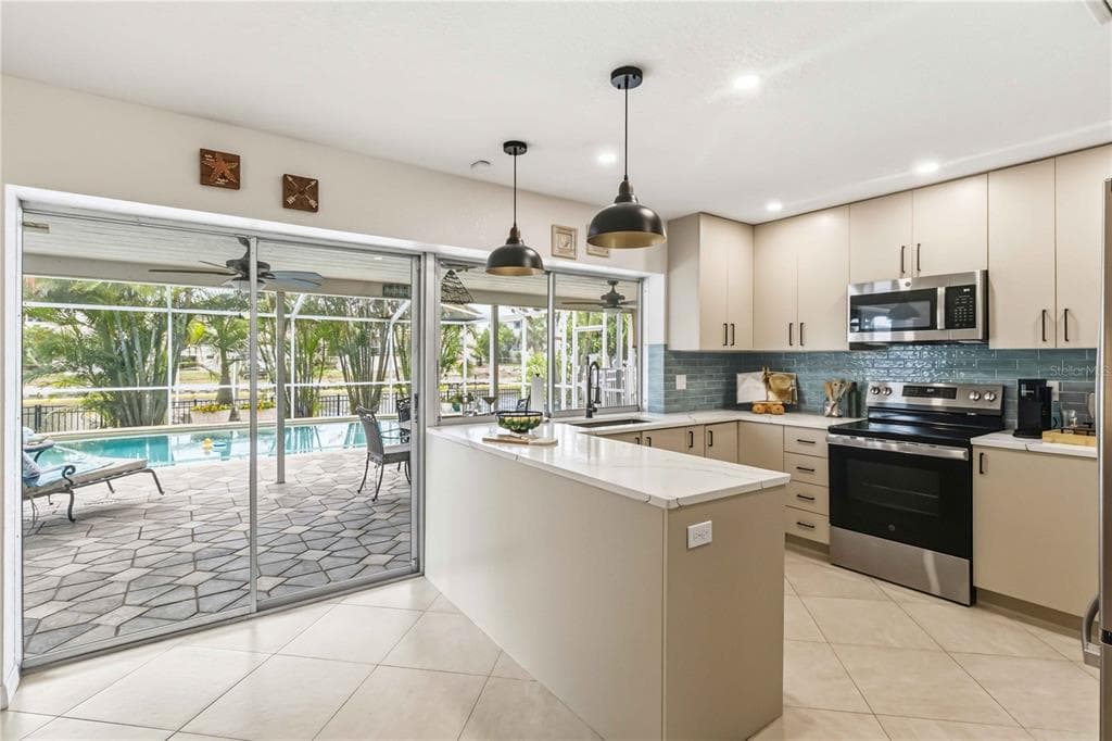 1004 SPINDLE PALM WAY 5