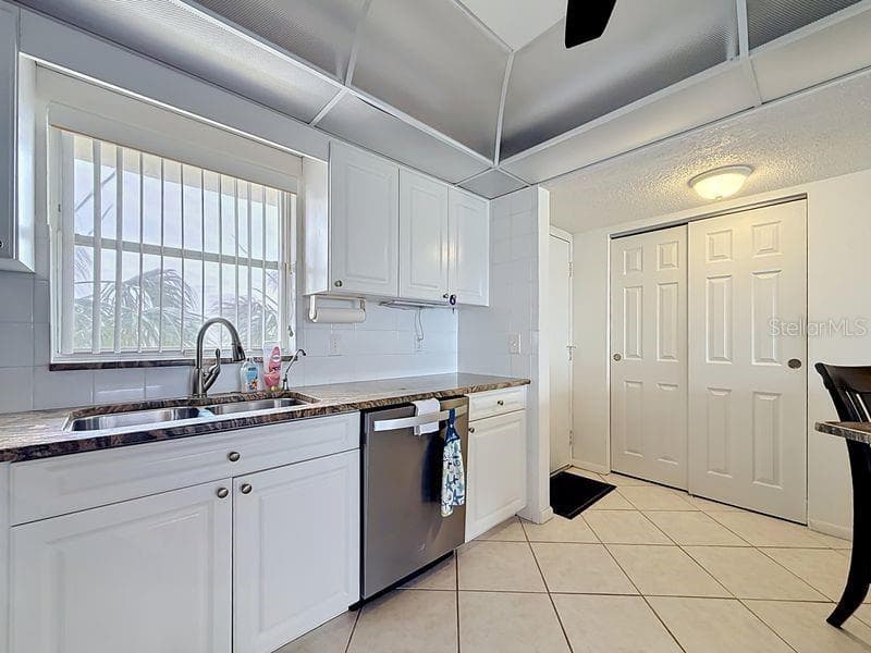 4550 COVE CIRCLE 302 photo 11