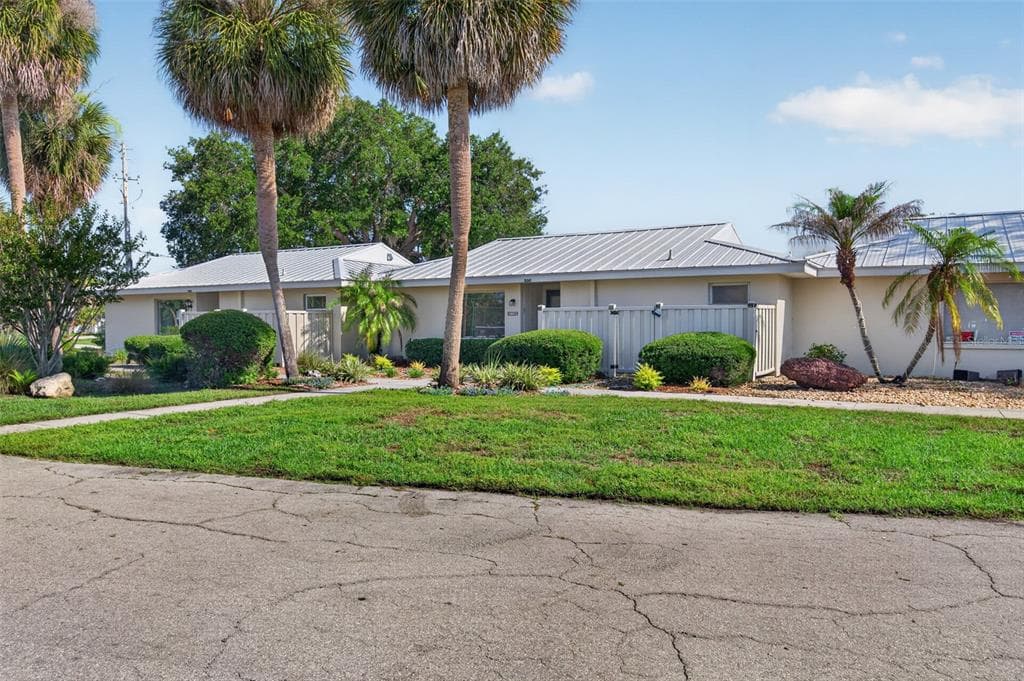 11643 W KING FISHER COURT #200 2