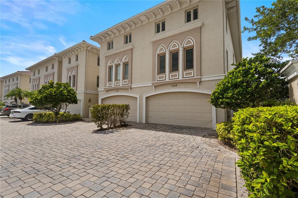 1008 PASEO DEL RIO NE 1