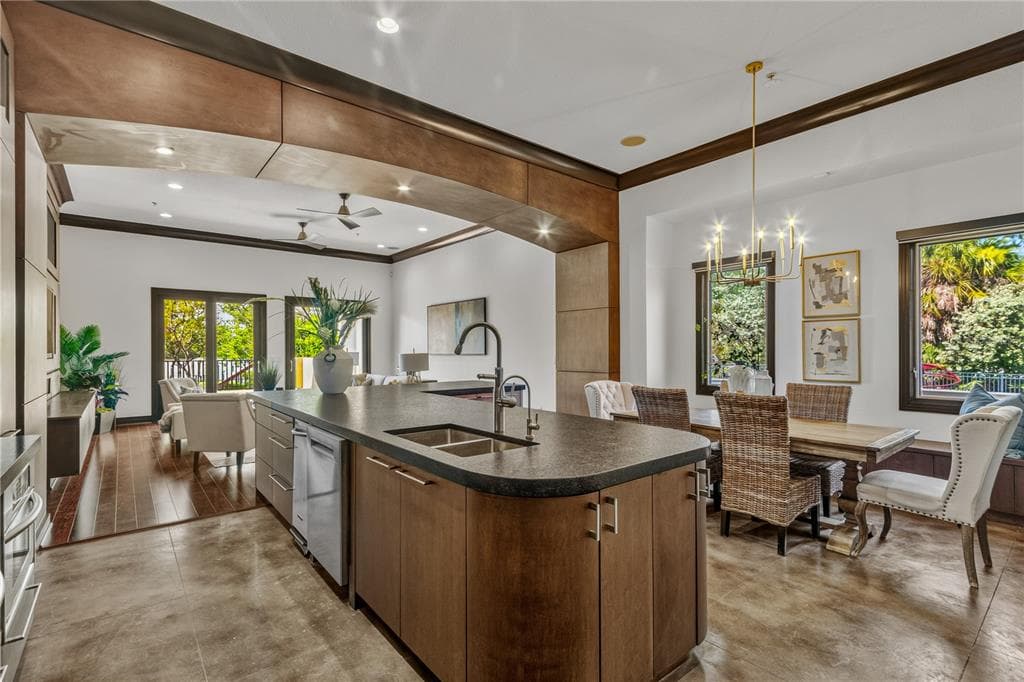 1008 PASEO DEL RIO NE 5