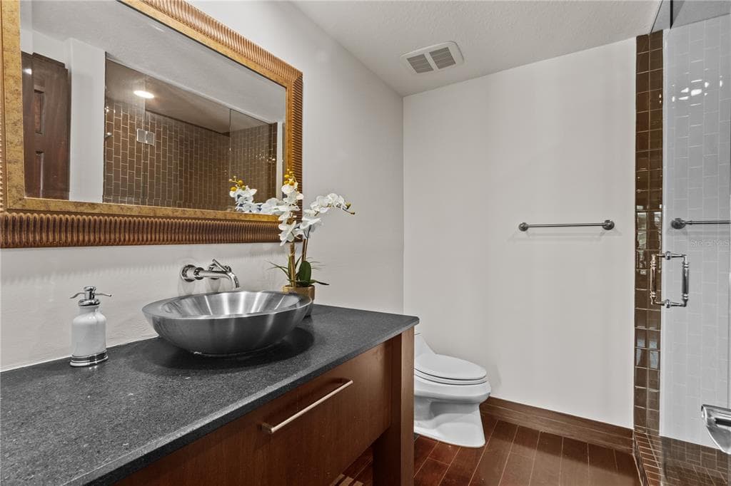 1008 PASEO DEL RIO NE photo 18