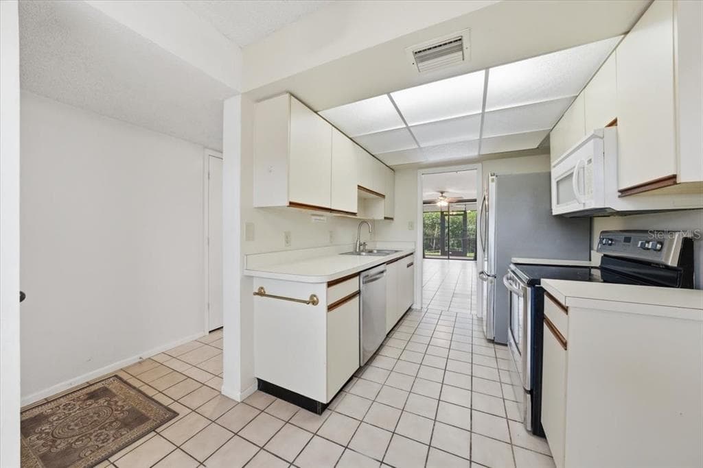1332 PASADENA 102 photo 15