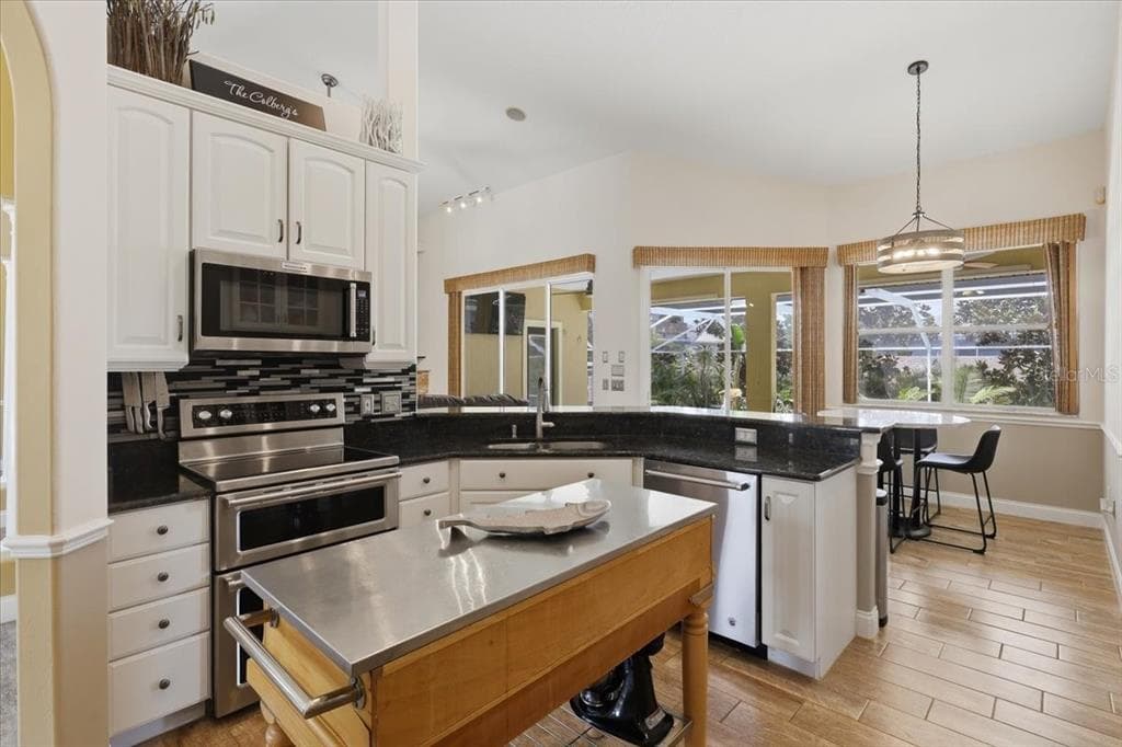 25 COTTONWOOD COURT photo 8