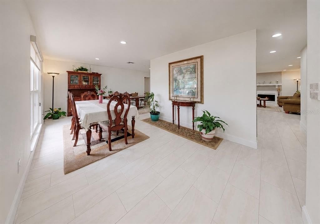803 LEISEY CIRCLE photo 15