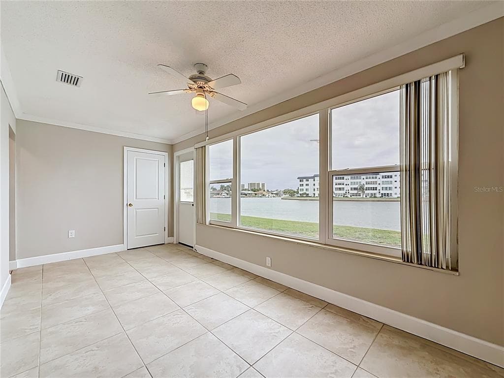 6025 SHORE BOULEVARD S 106 photo 23