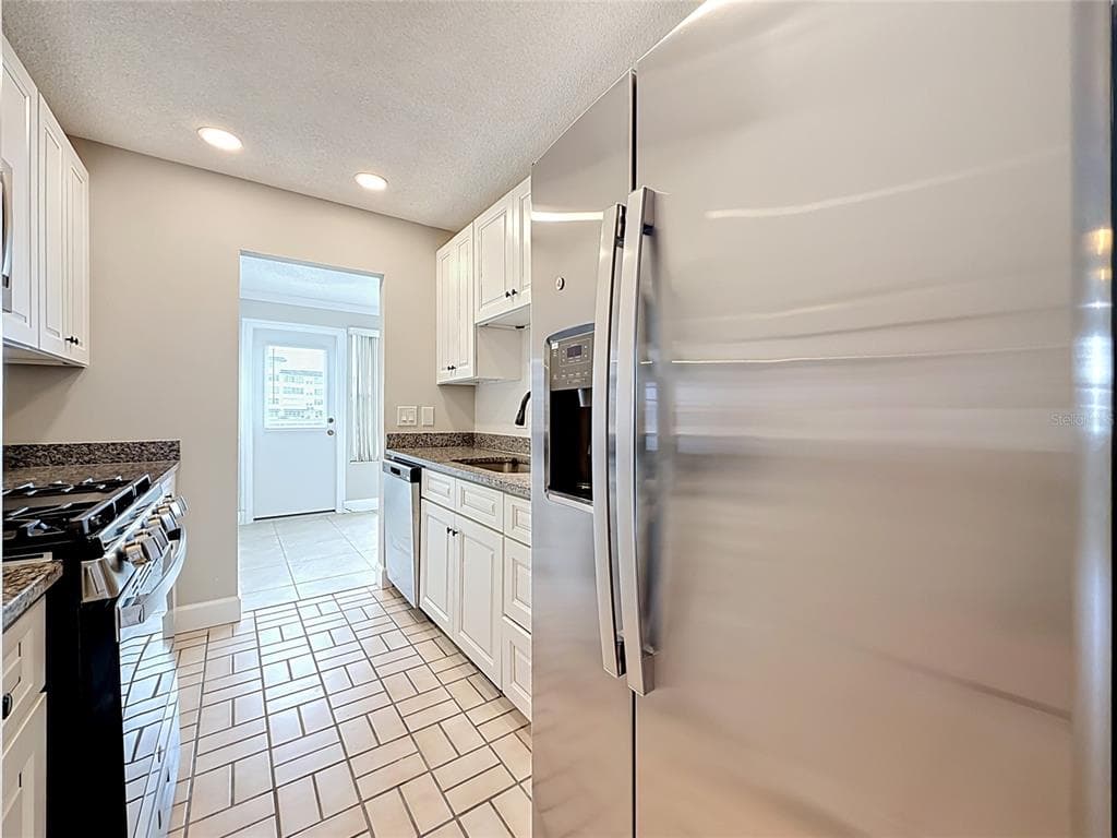 6025 SHORE BOULEVARD S 106 photo 13