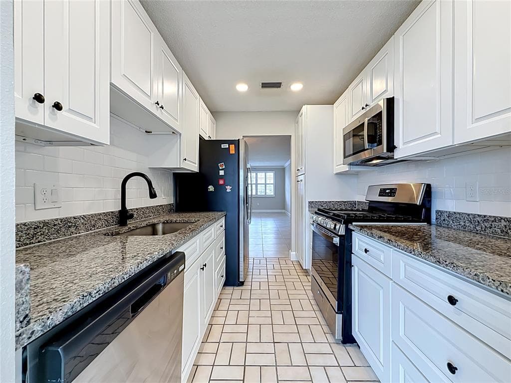6025 SHORE BOULEVARD S 106 photo 17