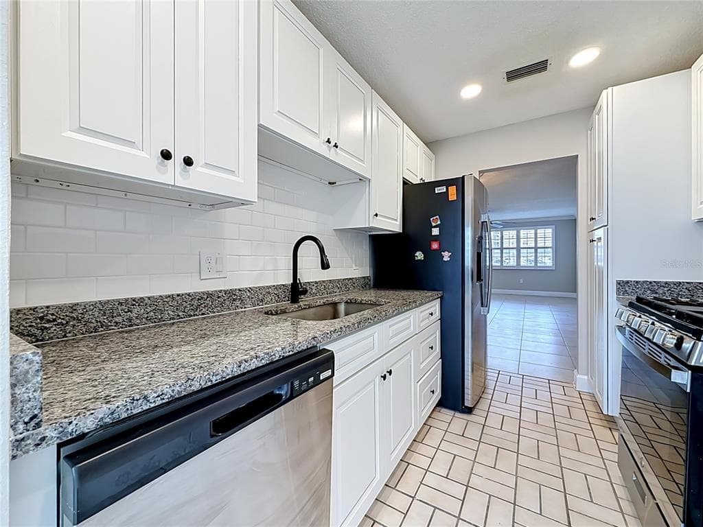 6025 SHORE BOULEVARD S 106 photo 12