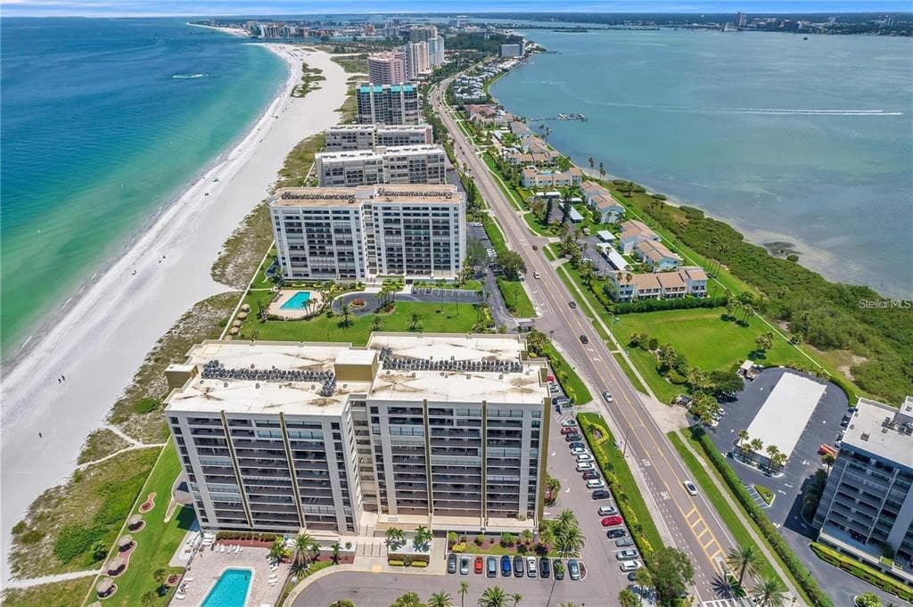 1480 GULF BOULEVARD 712 photo 2