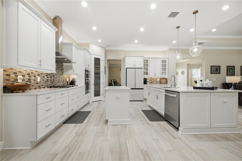 5315 SAN REMO CIRCLE photo 3